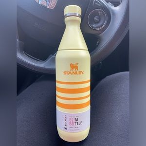 Stanley 20oz Slim Bottle